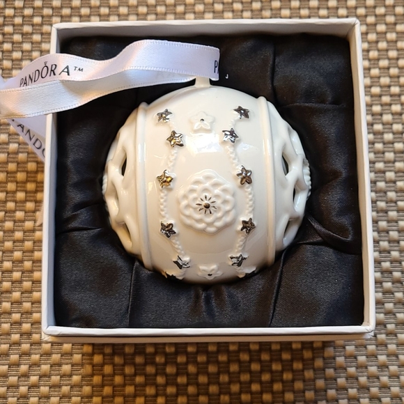 Pandora Unforgettable Moments ornament 2011